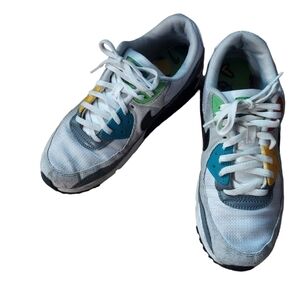 9.5 Nike Air Max sneakers